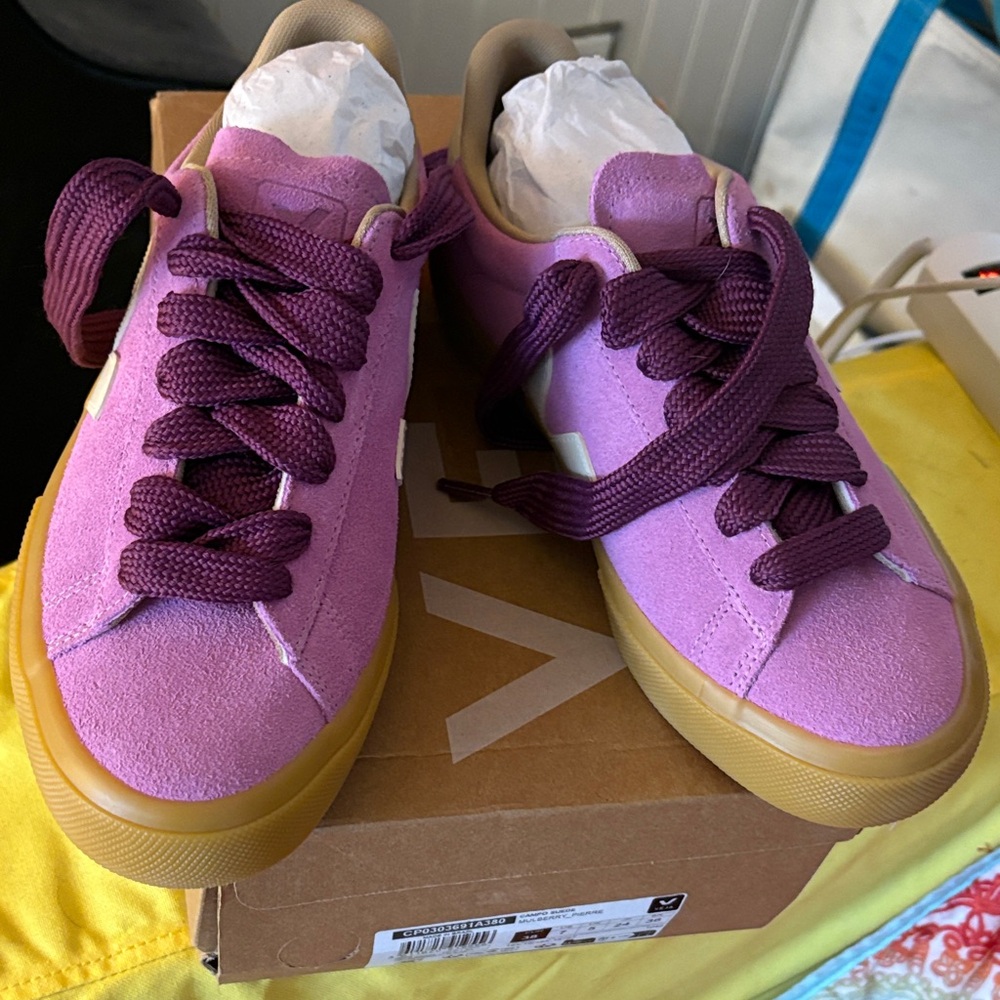 VEJA Campo suede sneakers with gum sole-NEW IN BOX-women’s size 7